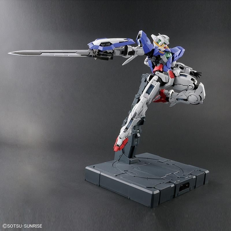 bandai-pg-1-60-gundam-exia-modellbausatz-perfect-grade image 3