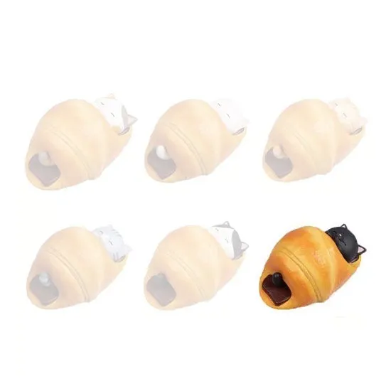 kameco-sleeping-cat-in-croissant-kuro-gashapon-figur-5-cm image 1