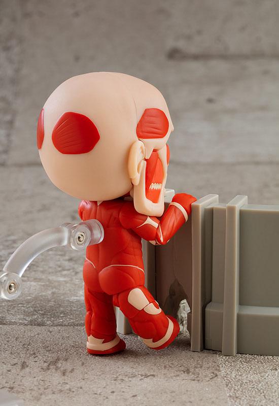 kameco-attack-on-titan-nendoroid-1925-colossal-titan-figur image 5