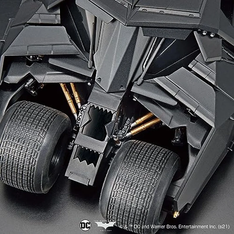 batman-batmobile-batman-begins-modellbausatz-1-35 image 3