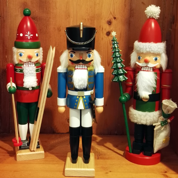blank-weihnachtspyramide-holz-erzgebirge-handarbeit image 7