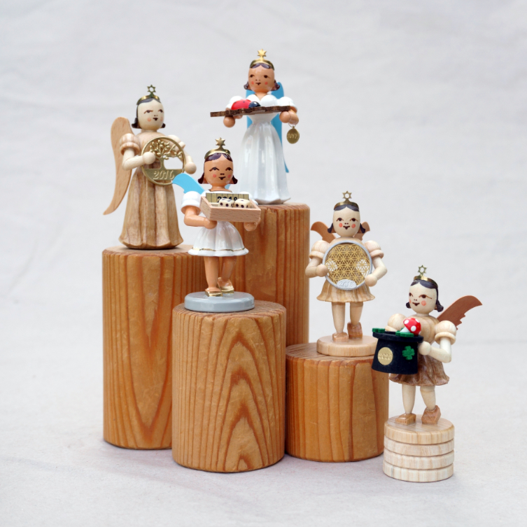 blank-sondereditionen-jahresengel-holzfigur-swarovski image 1