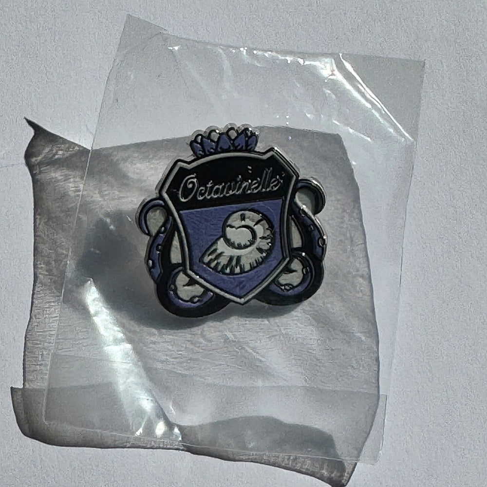 kameco-twisted-wonderland-octavinelle-pin-dormitory-emblem-gashapon image 2