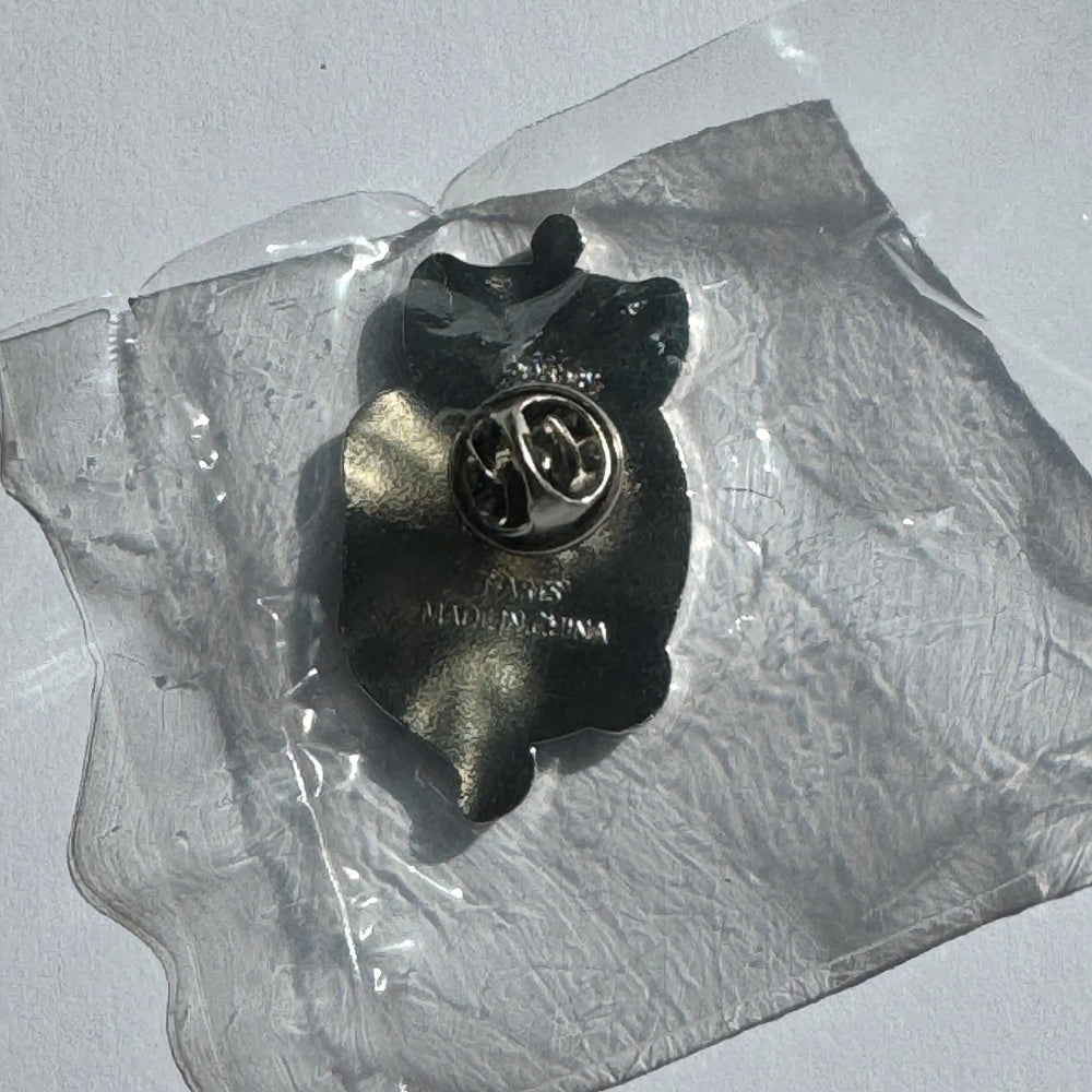 twisted-wonderland-scarabia-pin-dormitory-emblem-gashapon-4-cm image 3