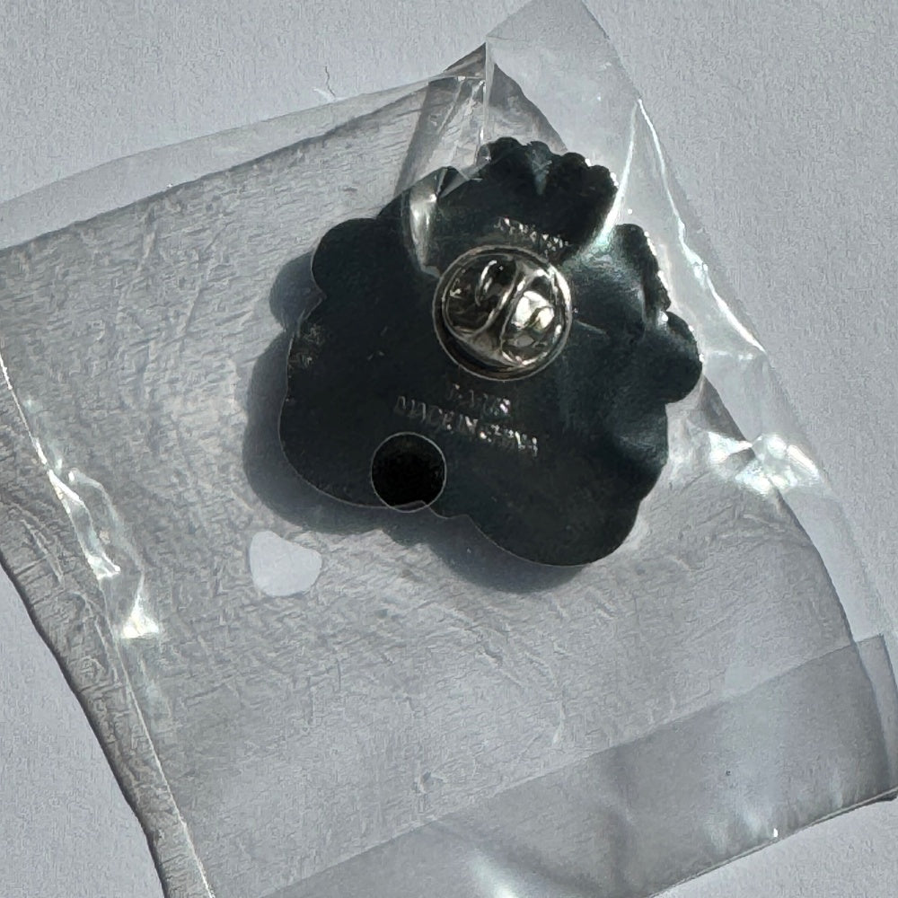 kameco-twisted-wonderland-octavinelle-pin-dormitory-emblem-gashapon image 3